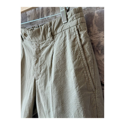 Men's seersucker Bermuda shorts in sand color, featuring a relaxed fit and classic seersucker fabric for casual summer wear.