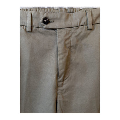 Men's taupe twill pants with a tailored fit, featuring front pockets and belt loops, by brand 04651.