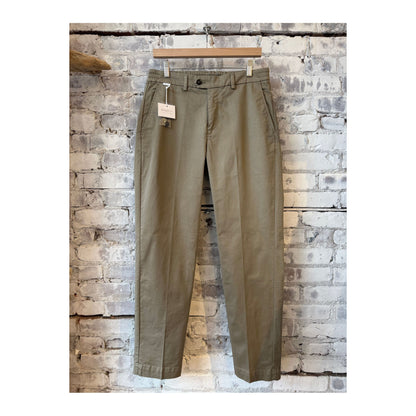 Men's taupe twill pants, casual fit with front pockets and belt loops, made by brand 04651/.
