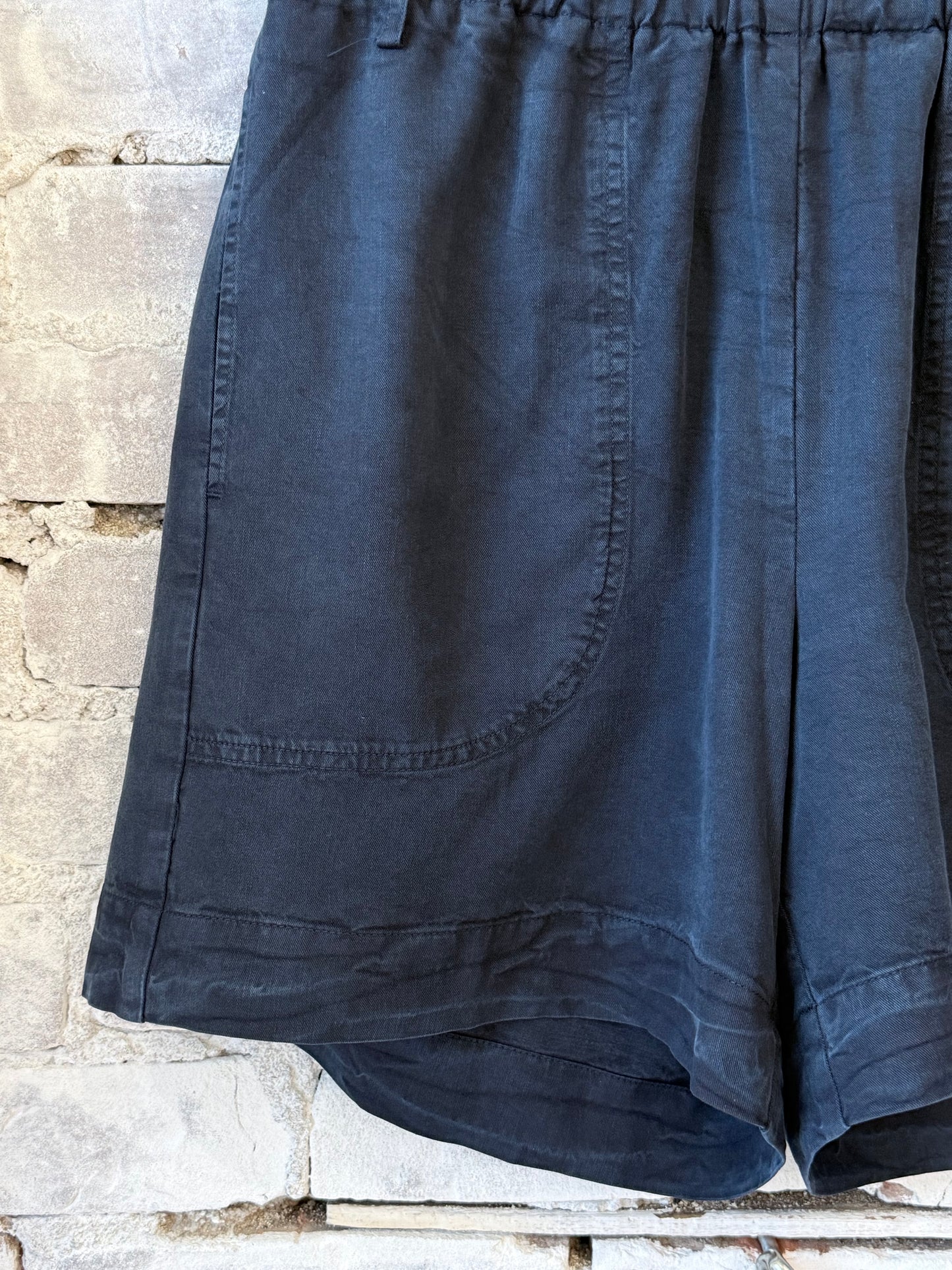 Stefi Cotton/Lyocell Short - Night - DUNE + SALT