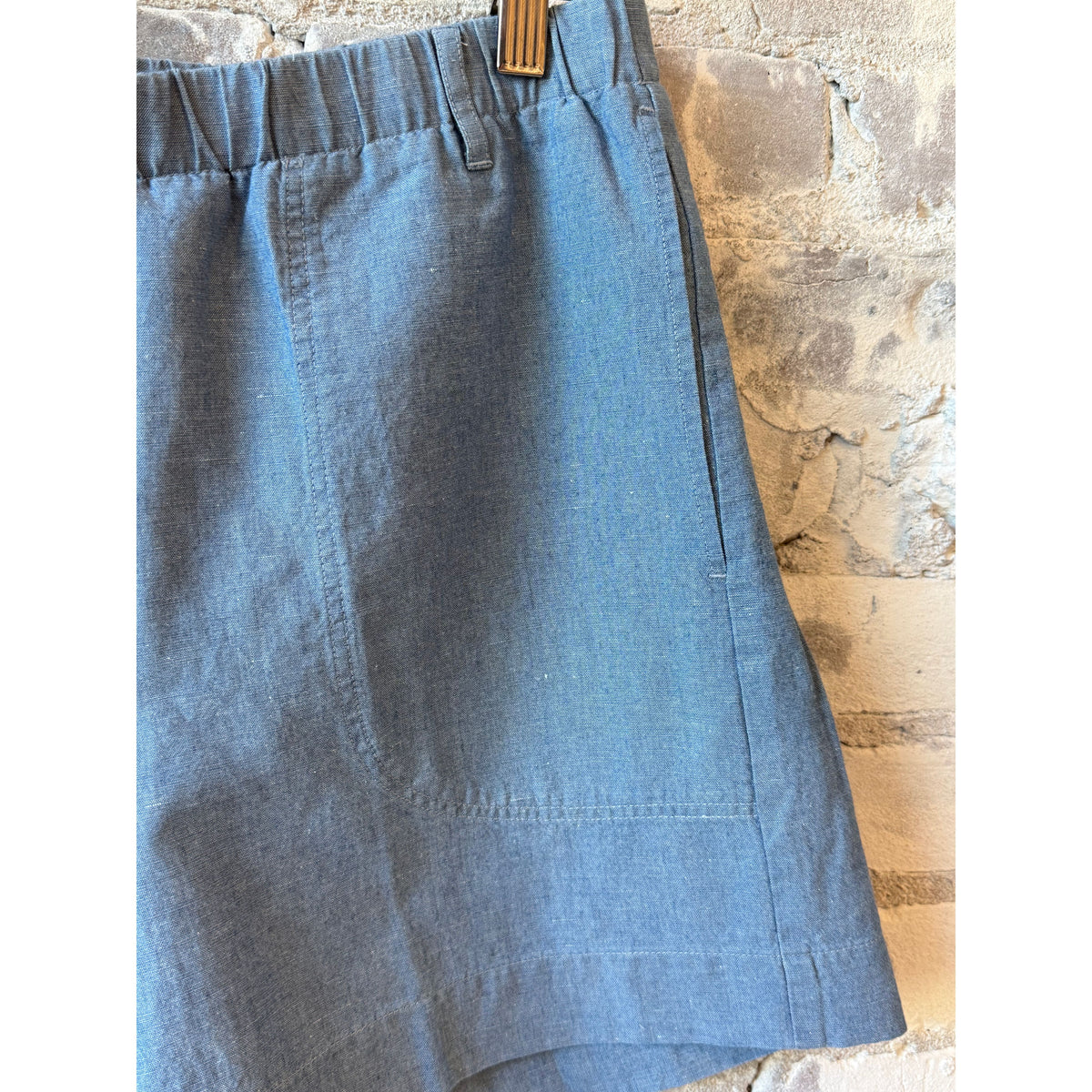 Women's Hartford Stefi linen chambray shorts in denim blue, casual summer style with relaxed fit and lightweight fabric.
