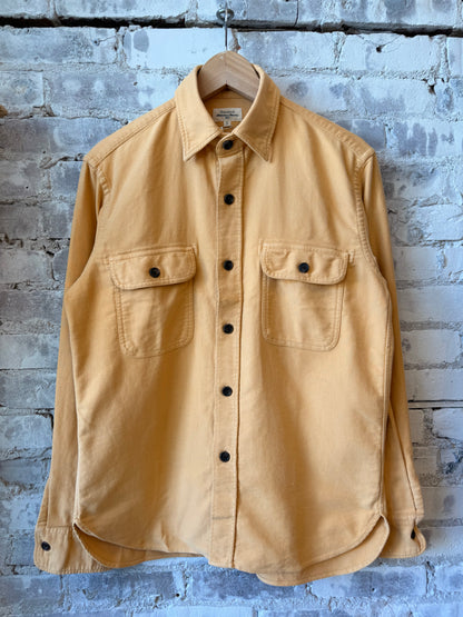 Hartford Men's Paco Pat woven Corn shirt, casual shirt with woven fabric, displayed on a hanger.