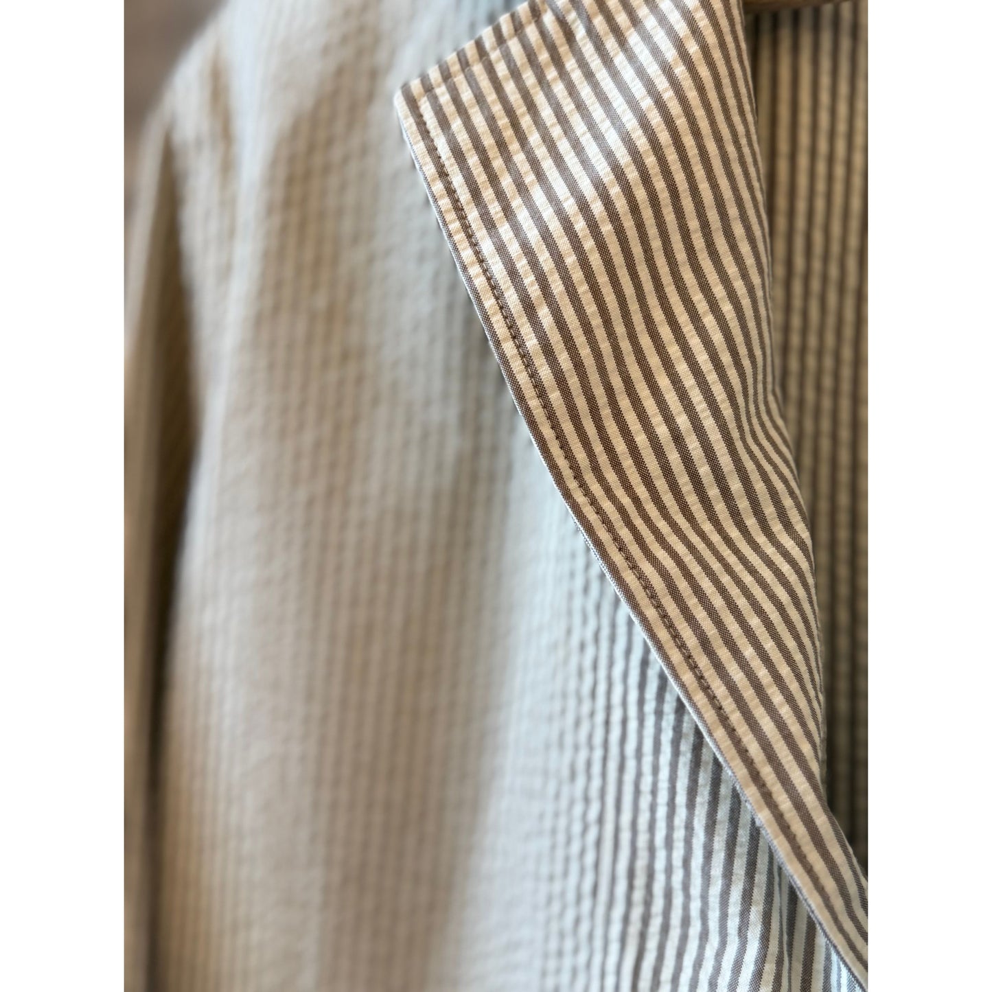 Men's Jules Woven Jacket in khaki and cream, Hartford Men's stylish woven jacket with textured fabric and casual fit.