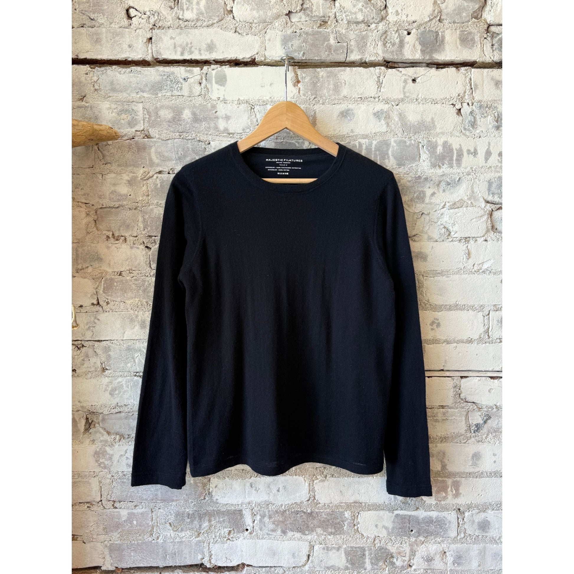 Women's Majestic Filatures extrafine double layer cashmere long sleeve crewneck sweater in marine color, soft and cozy fabric.