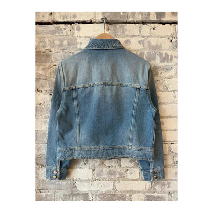 Mid blue 33° denim jacket for women by Closed Women's, showcasing classic style and fitted design.