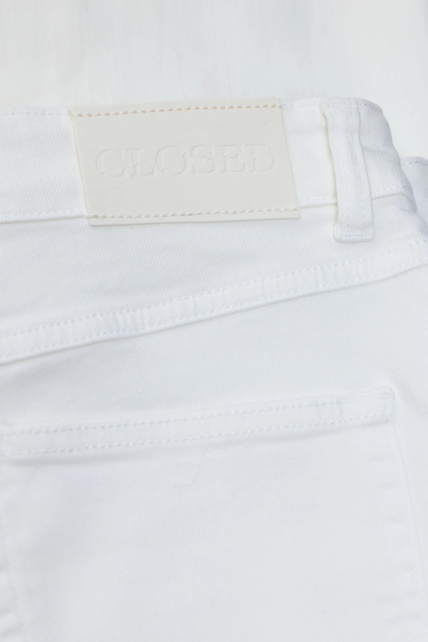 Closed Women's Mira-X Straight Jean – White Light Gray