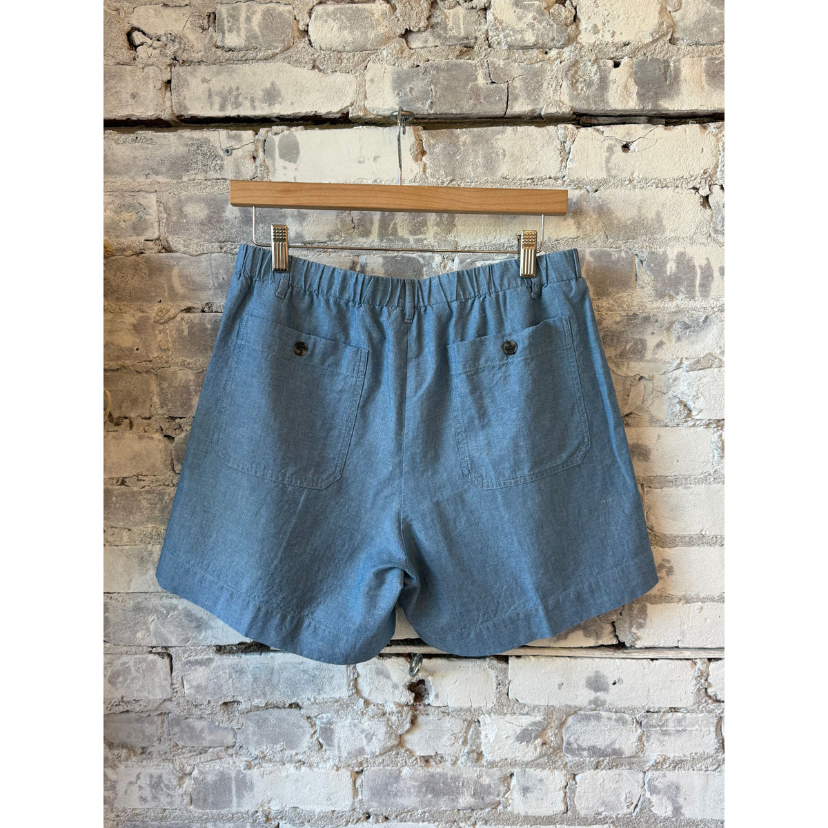 Women's Hartford Stefi linen chambray shorts in denim blue, casual fit with pockets and rolled hem detail.
