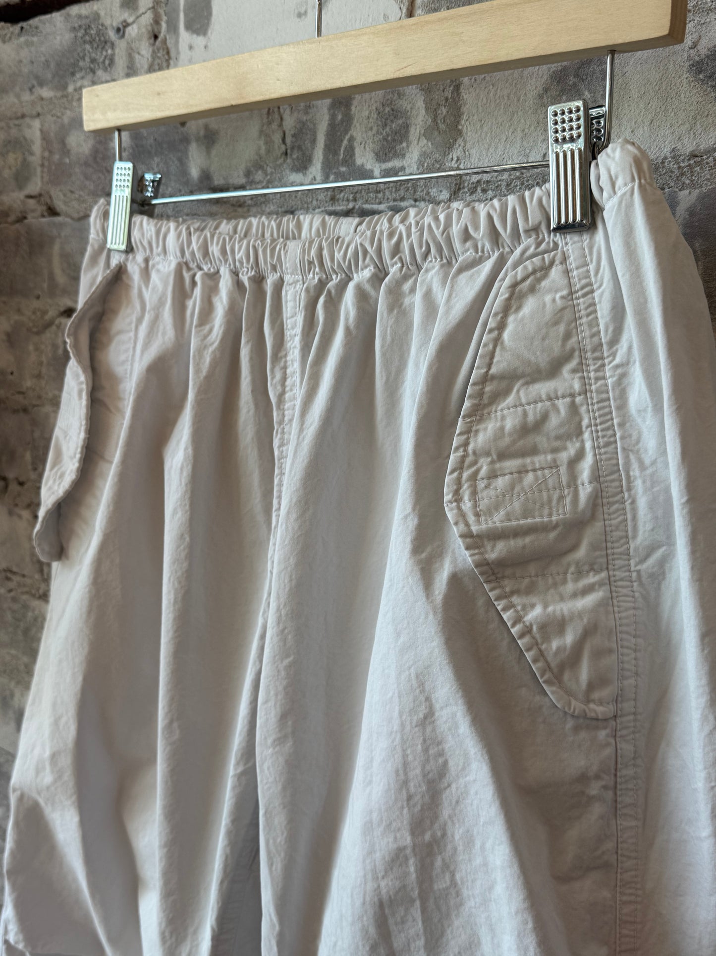 Women's Freecity poplin kite pant with white air flap and snap details, featuring a relaxed fit and casual style.