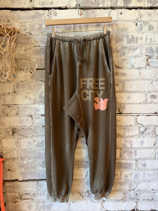 FreeCity FREECITYLARGE SUNFADES POCKET SWEATPANT - Mud Gray
