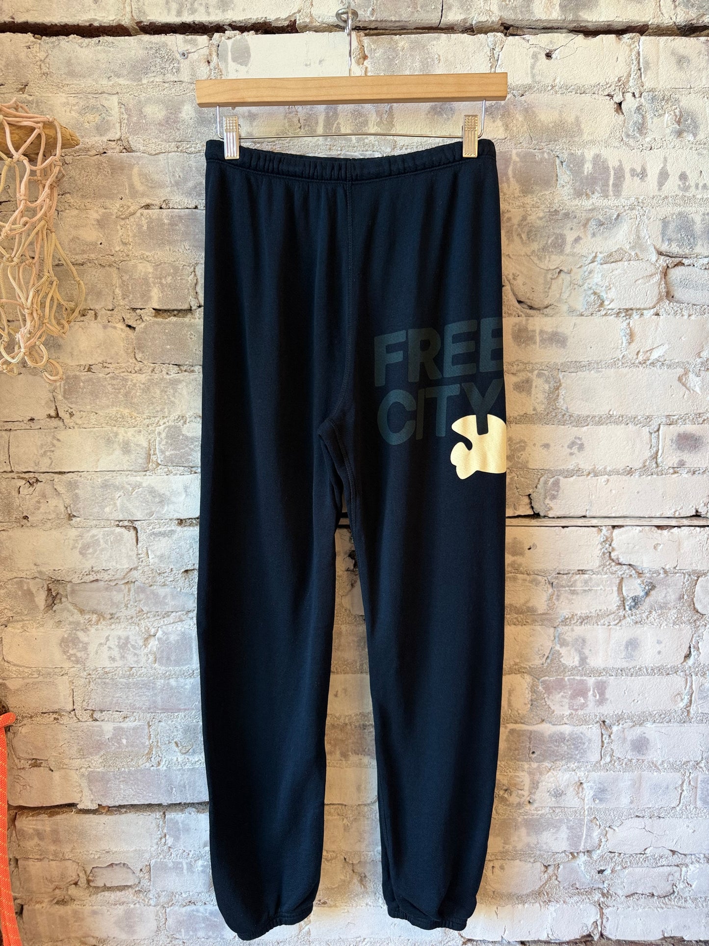 Women's Freecity Superfluff Lux OG Sweatpant in Deepspace Cream, soft fleece fabric and relaxed fit shown in the image.