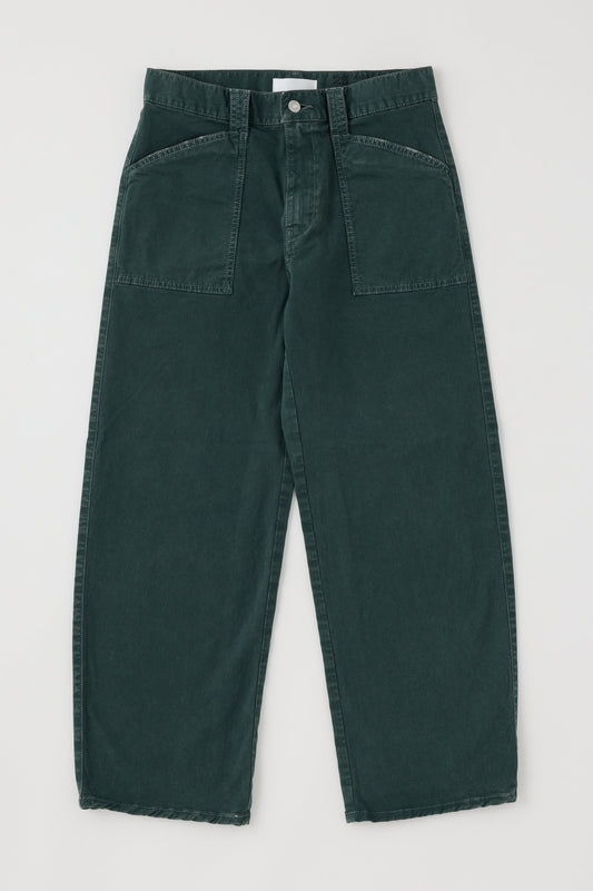 Women’s Moussy Pomonok Gusset Cargo pants in dark green fabric, featuring a relaxed fit and multiple cargo pockets.