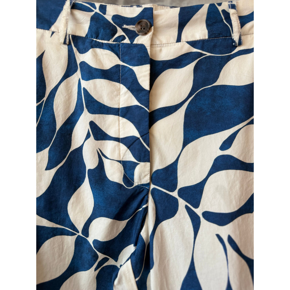 Hartford Women's Perf Woven Pant - Raw White/Blue Light Gray