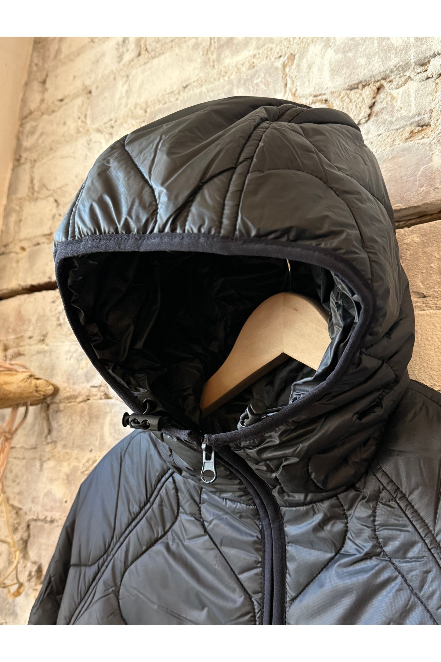 08 Light Hooded Puffer - Black/Blue - DUNE + SALT