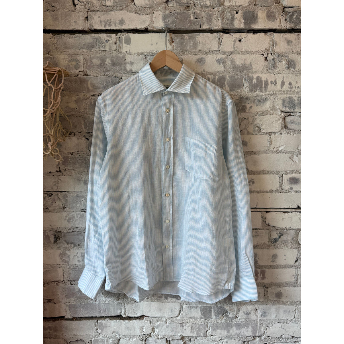 Men's Hartford Paul woven shirt in sky blue and white, featuring a casual button-up design and woven fabric texture.