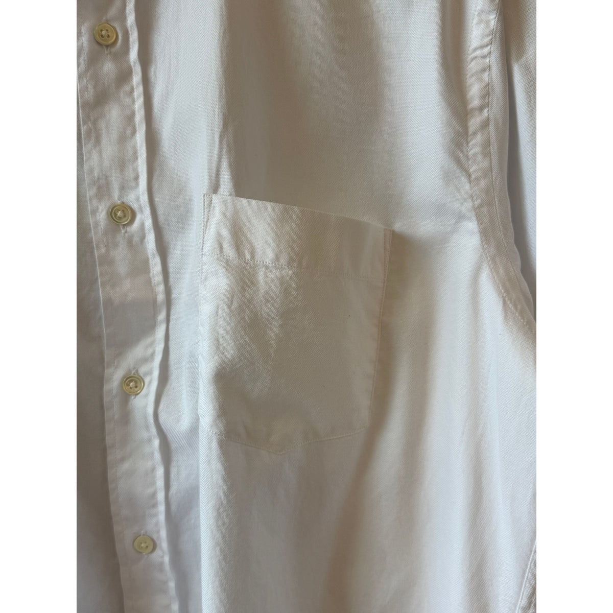 Men's white Paul woven shirt by Hartford Men's, featuring a classic woven fabric and casual fit for stylish everyday wear.