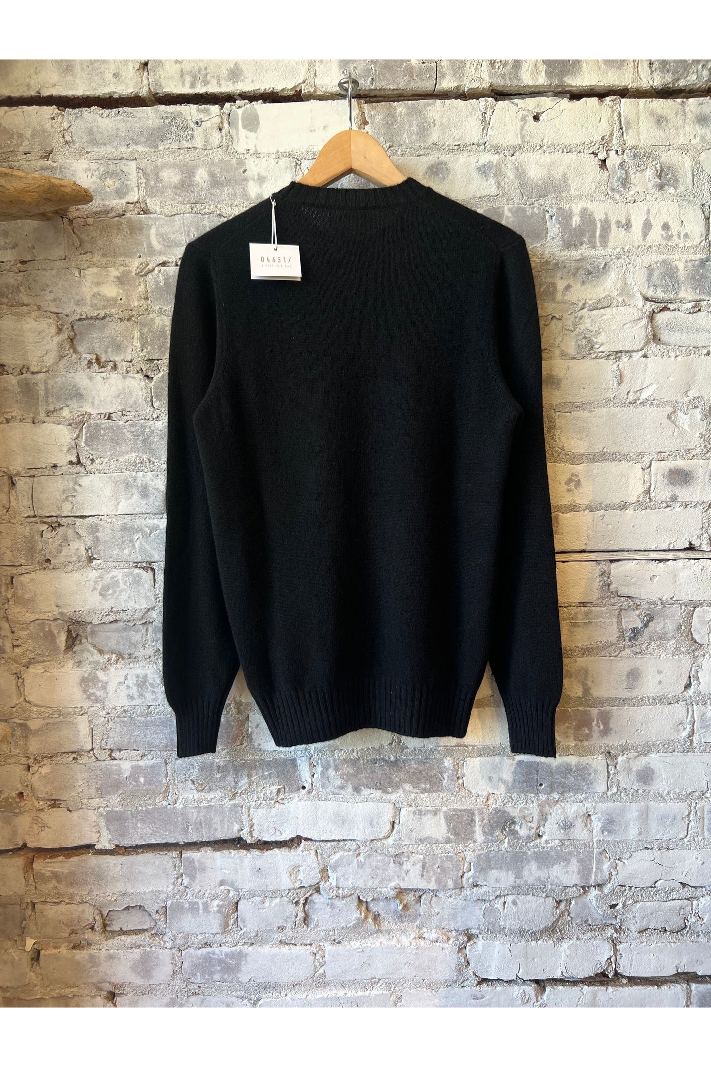 Cashmere Pocket Crew - Black/Olive - DUNE + SALT