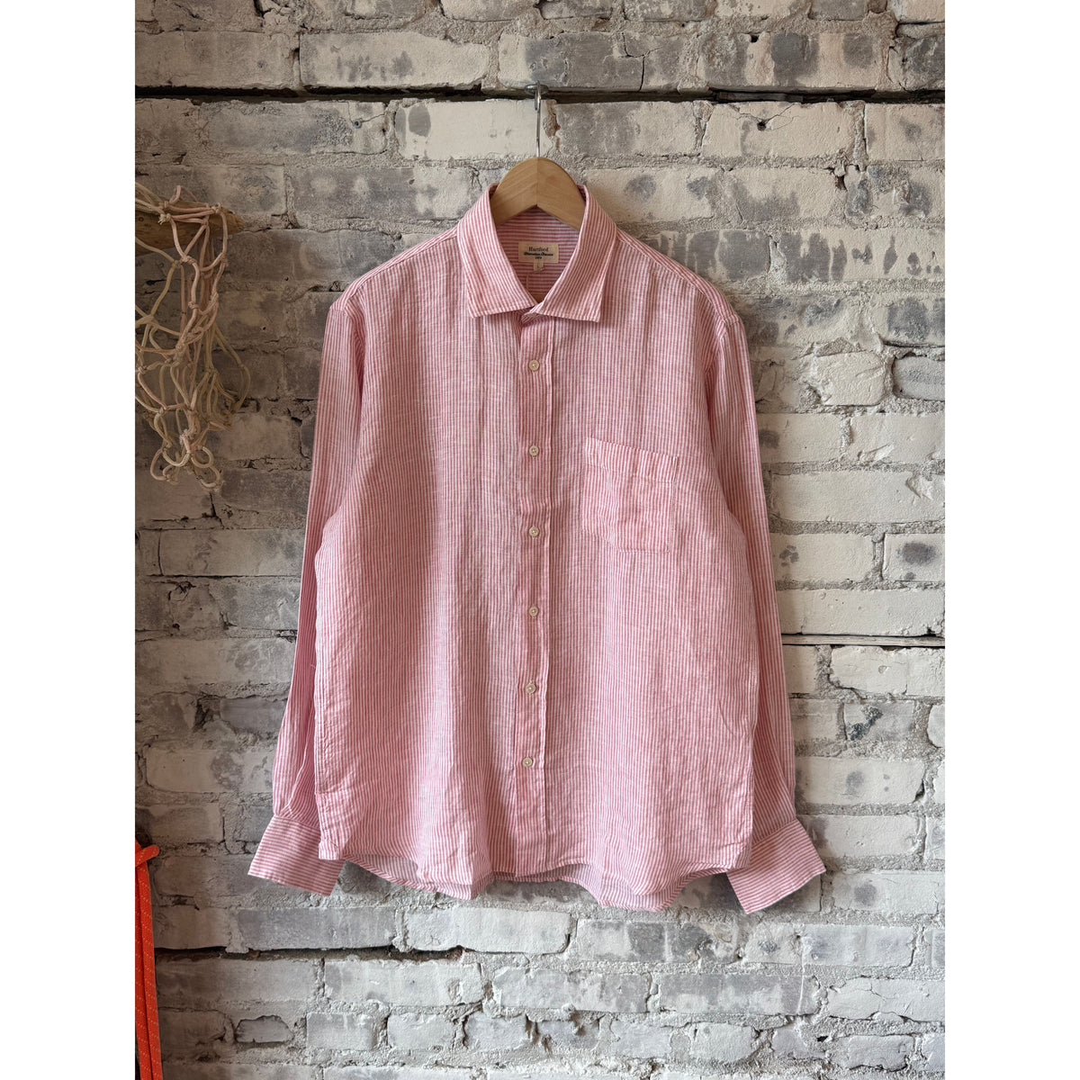 Men's Paul Woven Shirt by Hartford Men's in pink and white, featuring a stylish woven fabric and classic collar design.