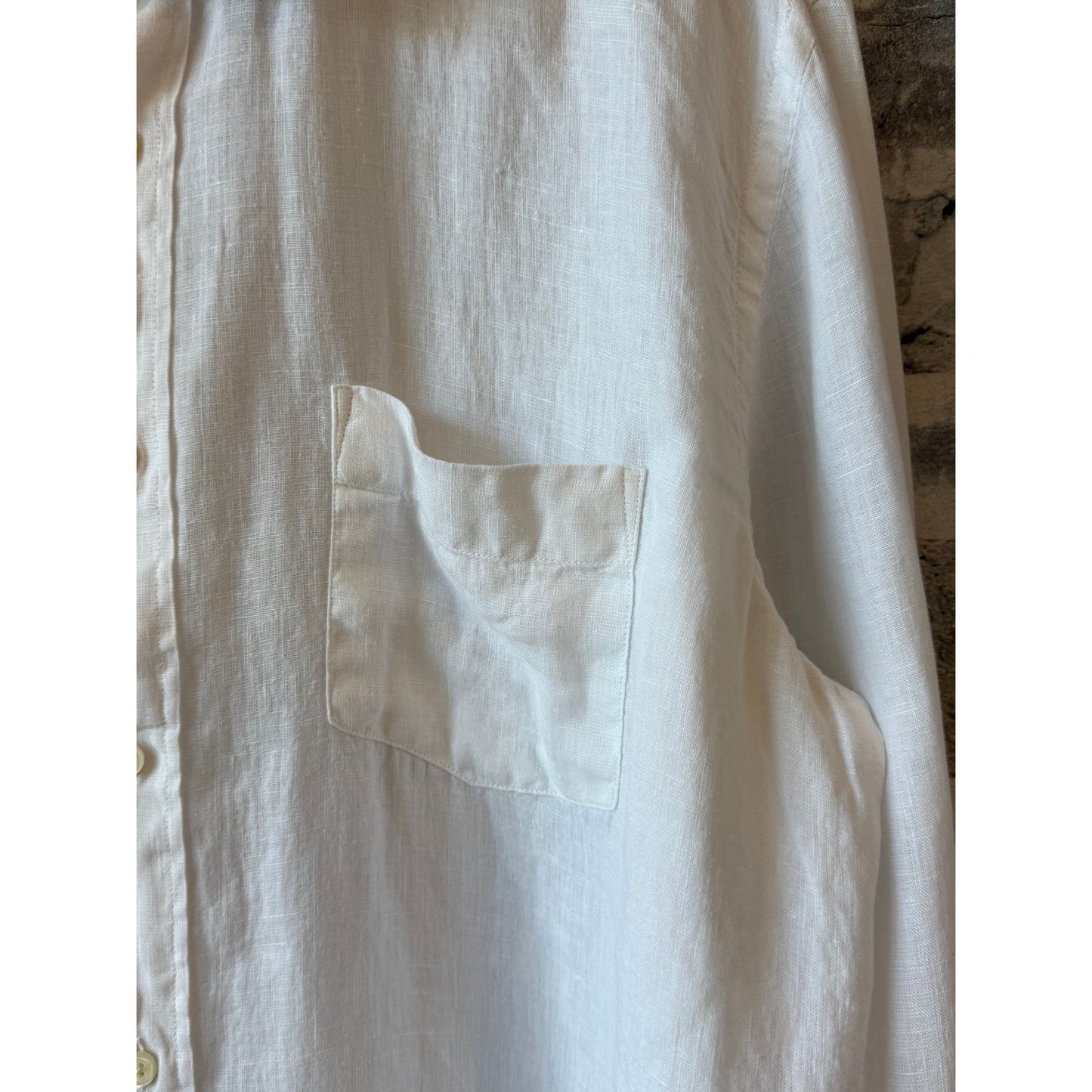 Hartford Men's Paul Pat woven shirt in white, lightweight and casual with a button-up design and classic collar.
