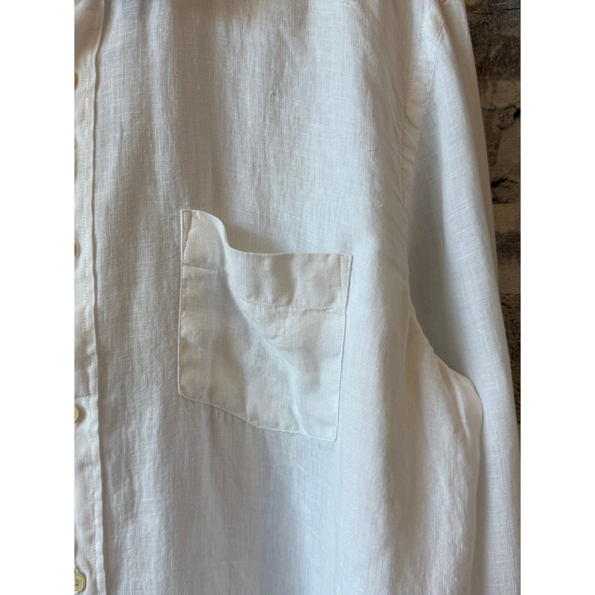 Hartford Men's Paul Pat woven shirt in white, lightweight and casual with a button-up design and classic collar.
