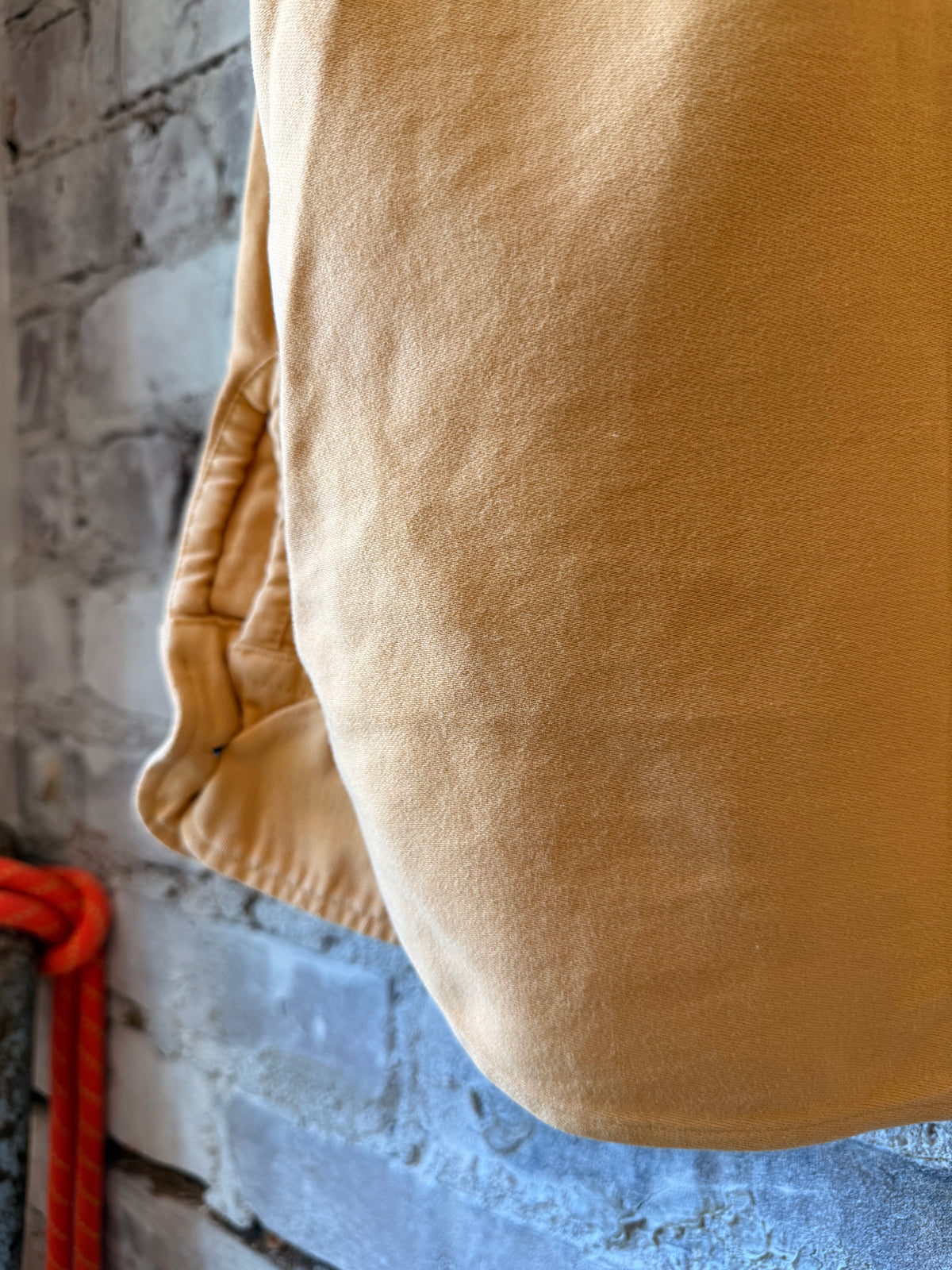 Hartford Men's Paco Pat woven shirt in corn color, casual button-up shirt with woven fabric and short sleeves.