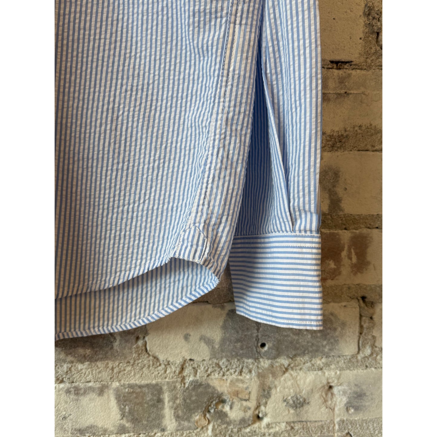 Men's Paul Woven Seersucker Shirt in sky blue and white, Hartford Men's casual button-up with woven seersucker fabric.