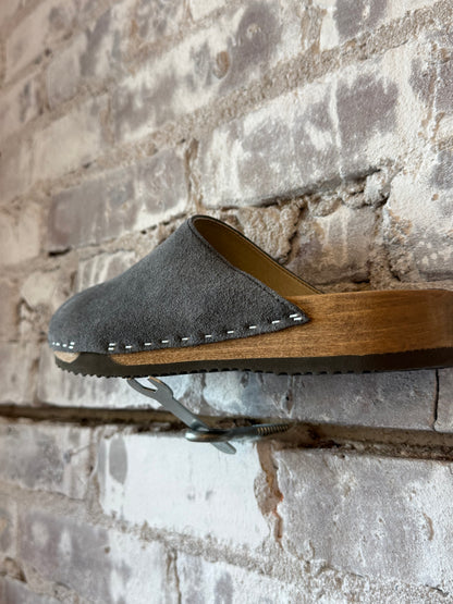 Kunsten Clogs Ella Suede Clog - Stormveil Dark Gray