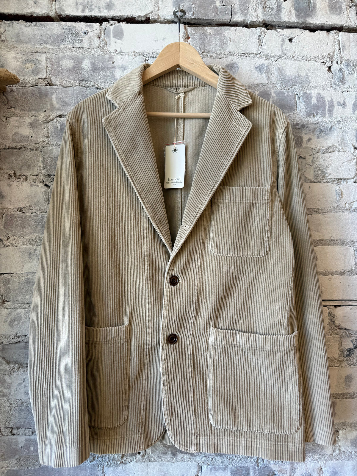 Hartford Men's Julian Woven Jacket in sand, featuring a stylish woven design and casual fit, perfect for versatile outdoor wear.