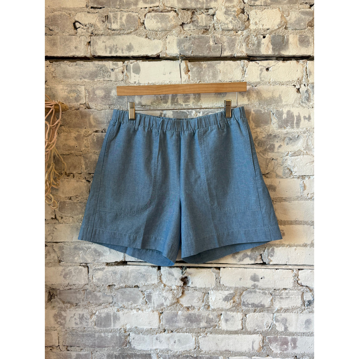 Women's Hartford Stefi linen chambray shorts in denim blue, casual fit with adjustable waist and rolled hem details.