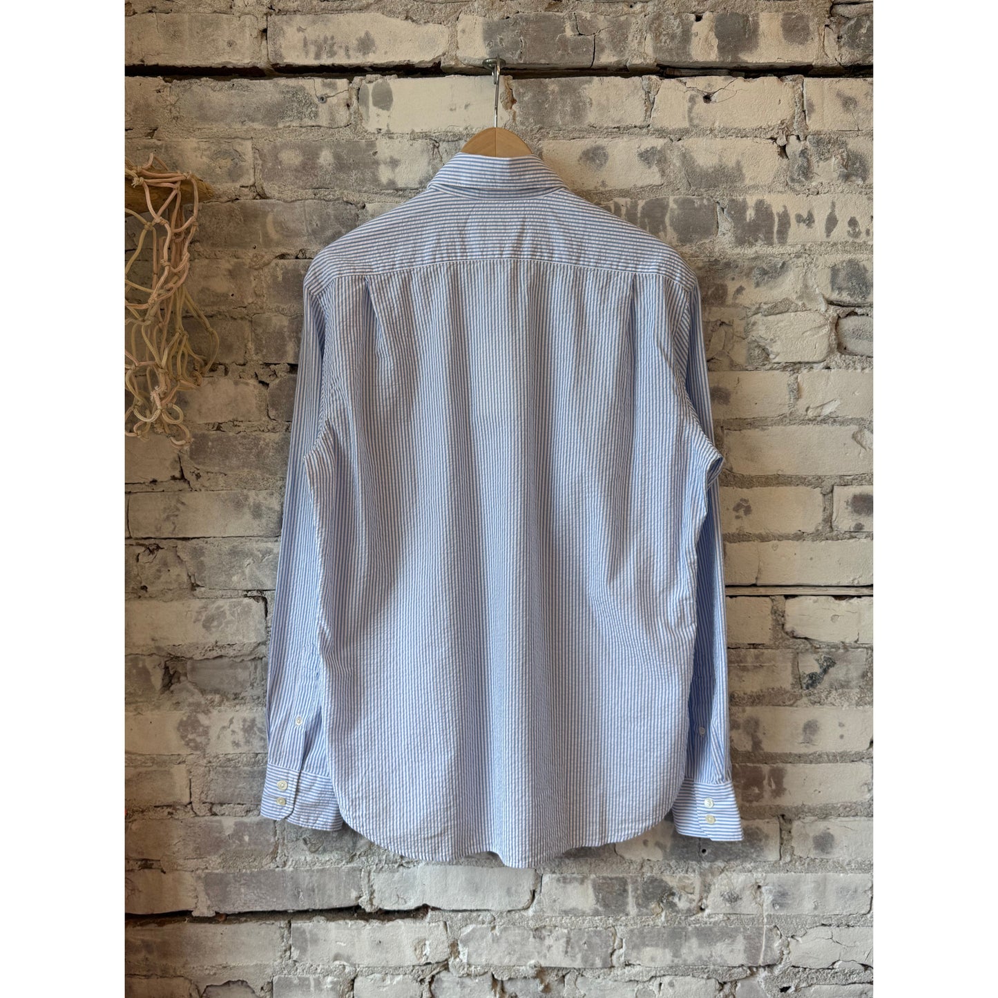Men's Paul Woven Seersucker Shirt in sky blue and white by Hartford Men's, featuring a classic woven seersucker fabric.