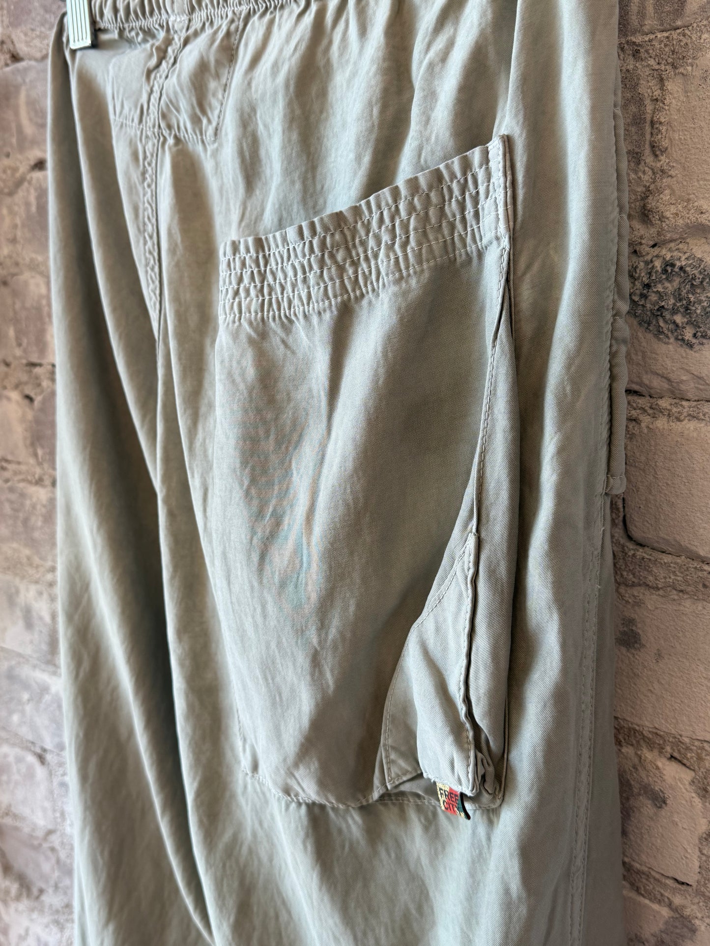 Women's Silver Rock Blues Freecity Airjump pants in matte satin fabric, featuring a relaxed fit and stylish design.