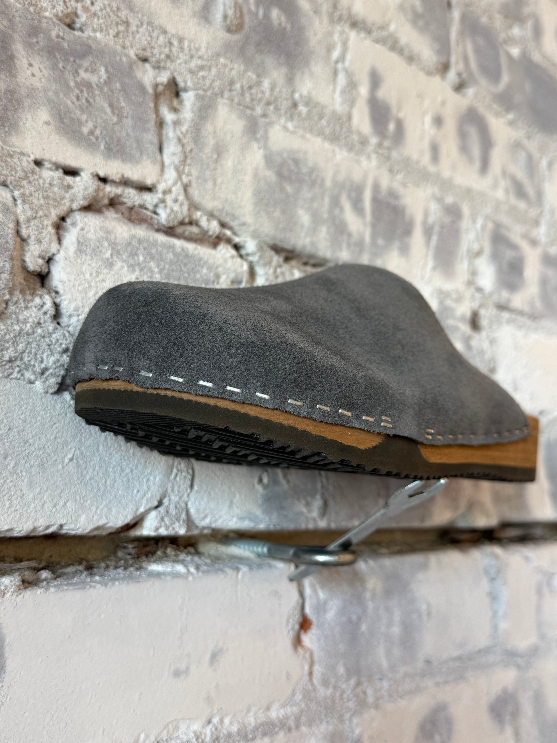 Kunsten Clogs Ella Suede Clog - Stormveil Gray
