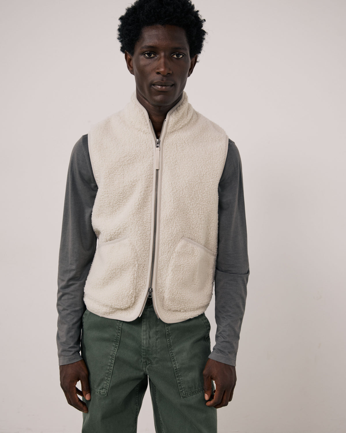Hartford Men's Basta knitted vest in natural color, close-up of textured fabric and V-neck design.