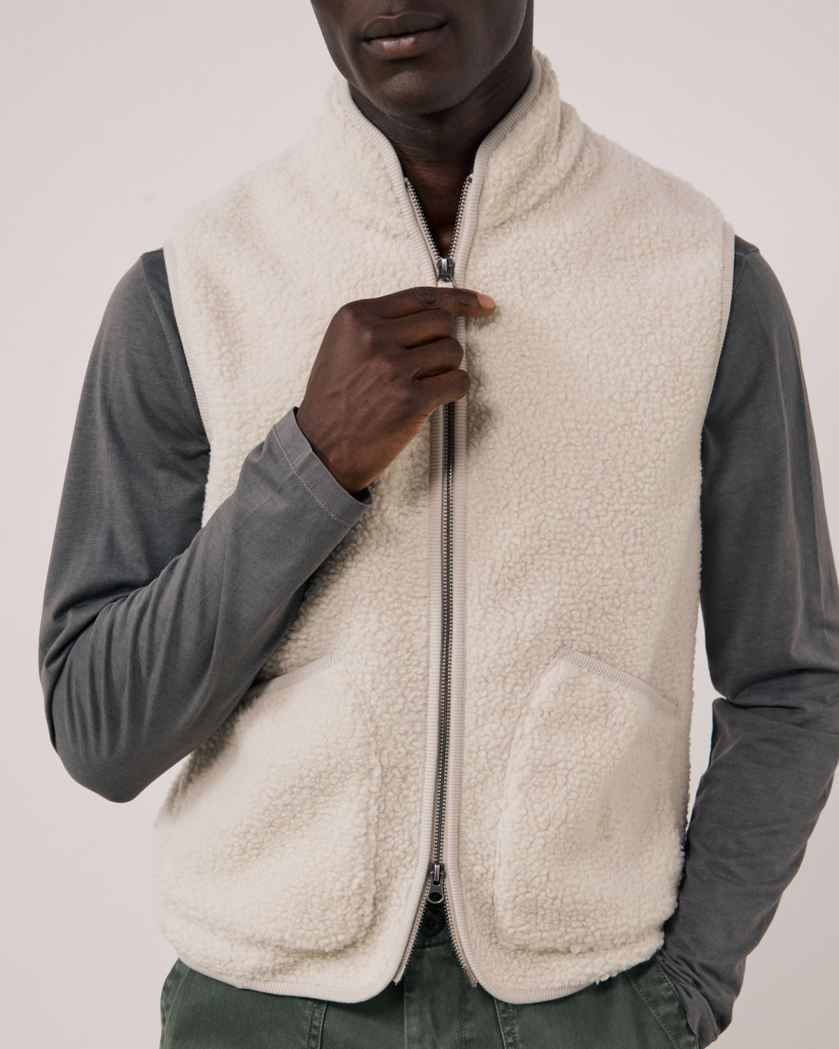 Hartford Men's Basta knitted vest in natural color, showing close-up of soft, textured knit fabric and classic sleeveless design.