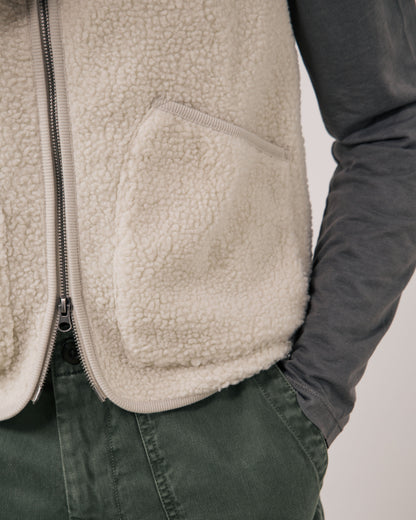 Hartford Men's Basta knitted vest in natural color, displayed on a mannequin, showing the sleeveless design and textured knit pattern.