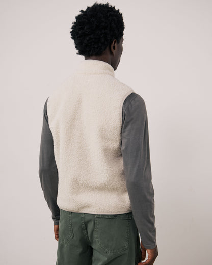 Hartford Men's Basta knitted vest in natural color, featuring a cozy knit texture and classic sleeveless design.