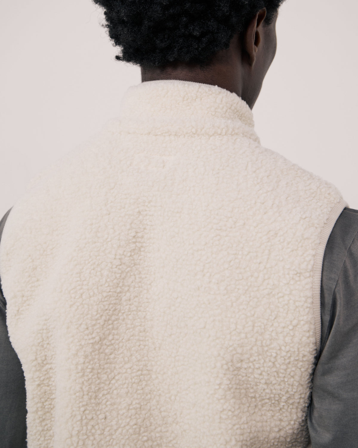 Hartford Men's Basta knitted vest in natural color, featuring a cozy, textured V-neck design for stylish casual wear.