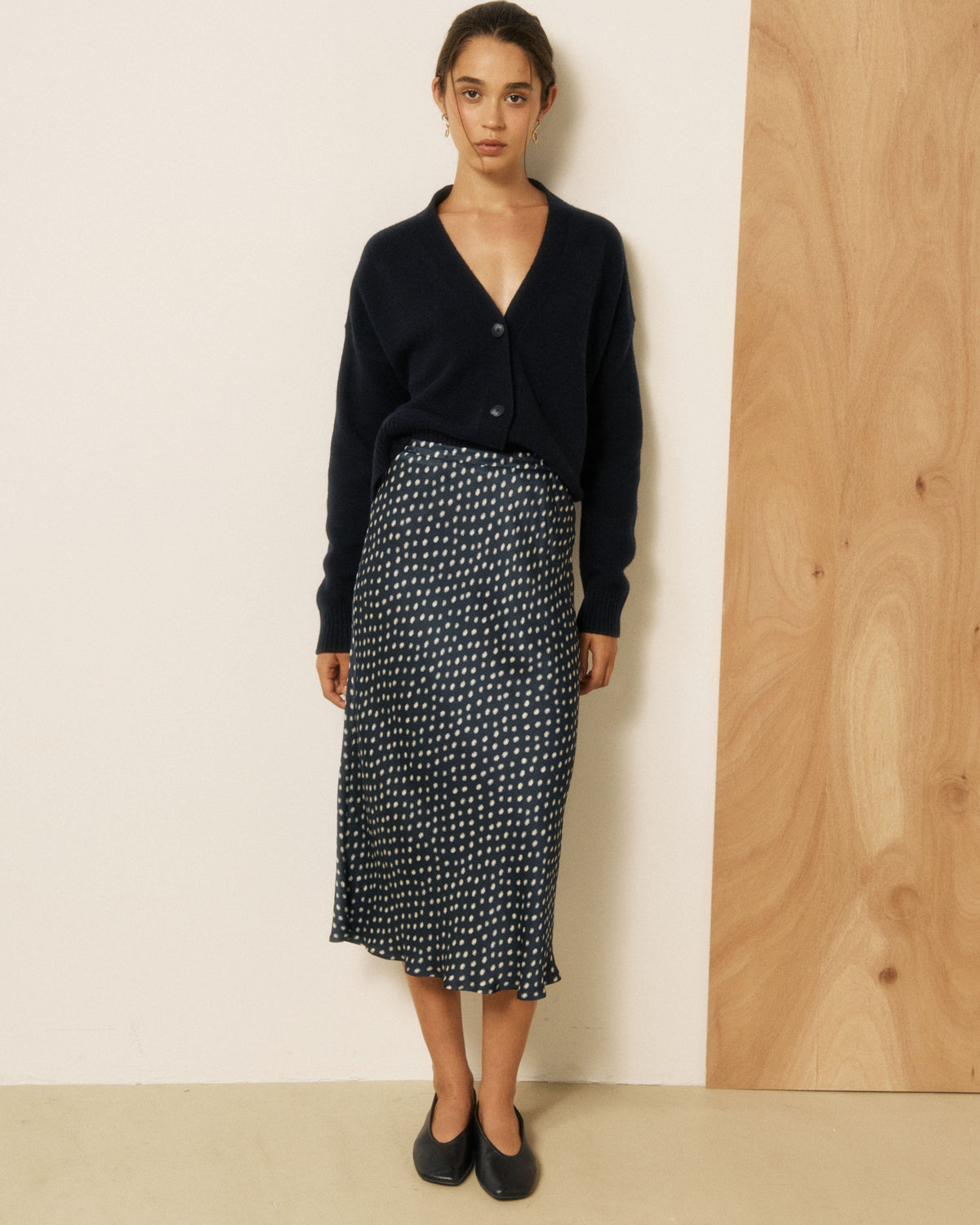 Women's Jimo woven skirt by Hartford in dark navy and raw white, featuring a stylish, textured design.