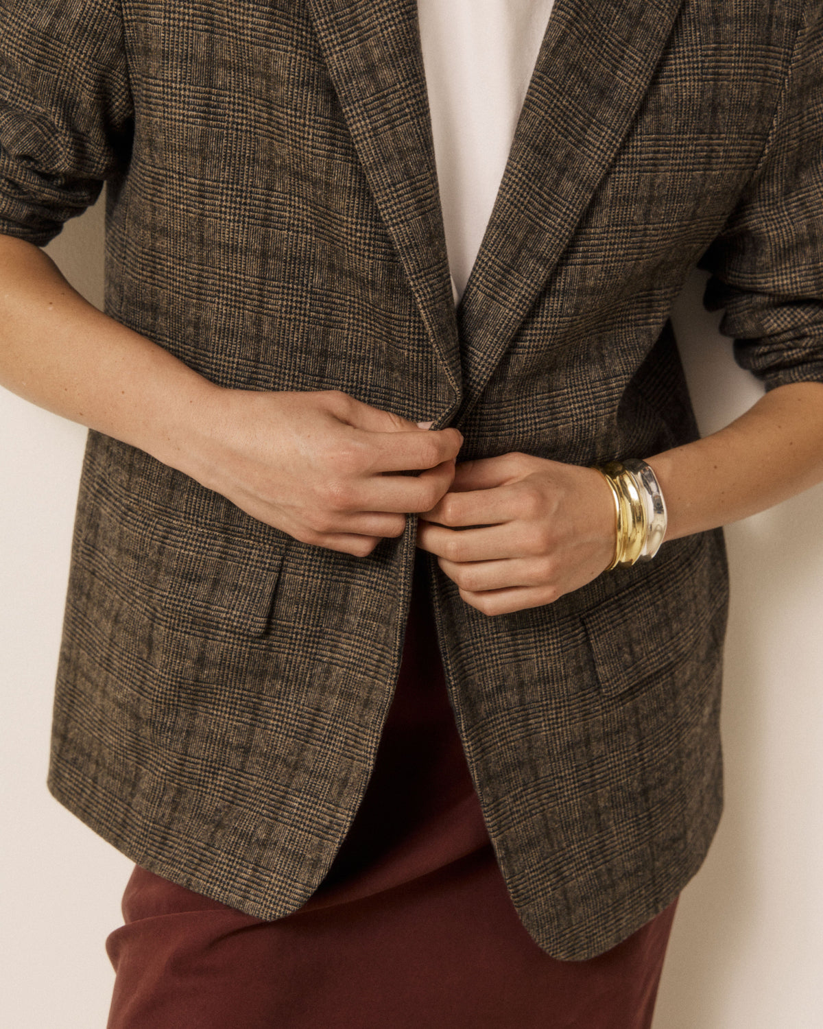Women's brown Victo woven jacket by Hartford Women's, featuring textured fabric and tailored fit, shown on a model.