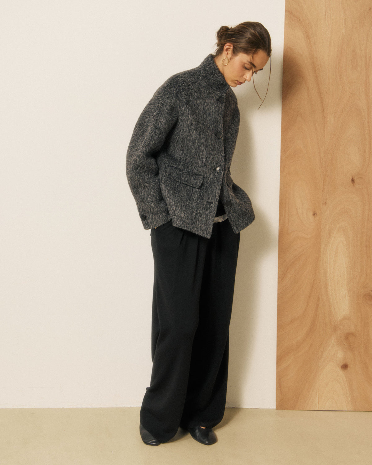 Hartford Women's Vivien Woven Jacket in grey, stylish women's jacket with woven fabric, front pockets, and tailored fit.