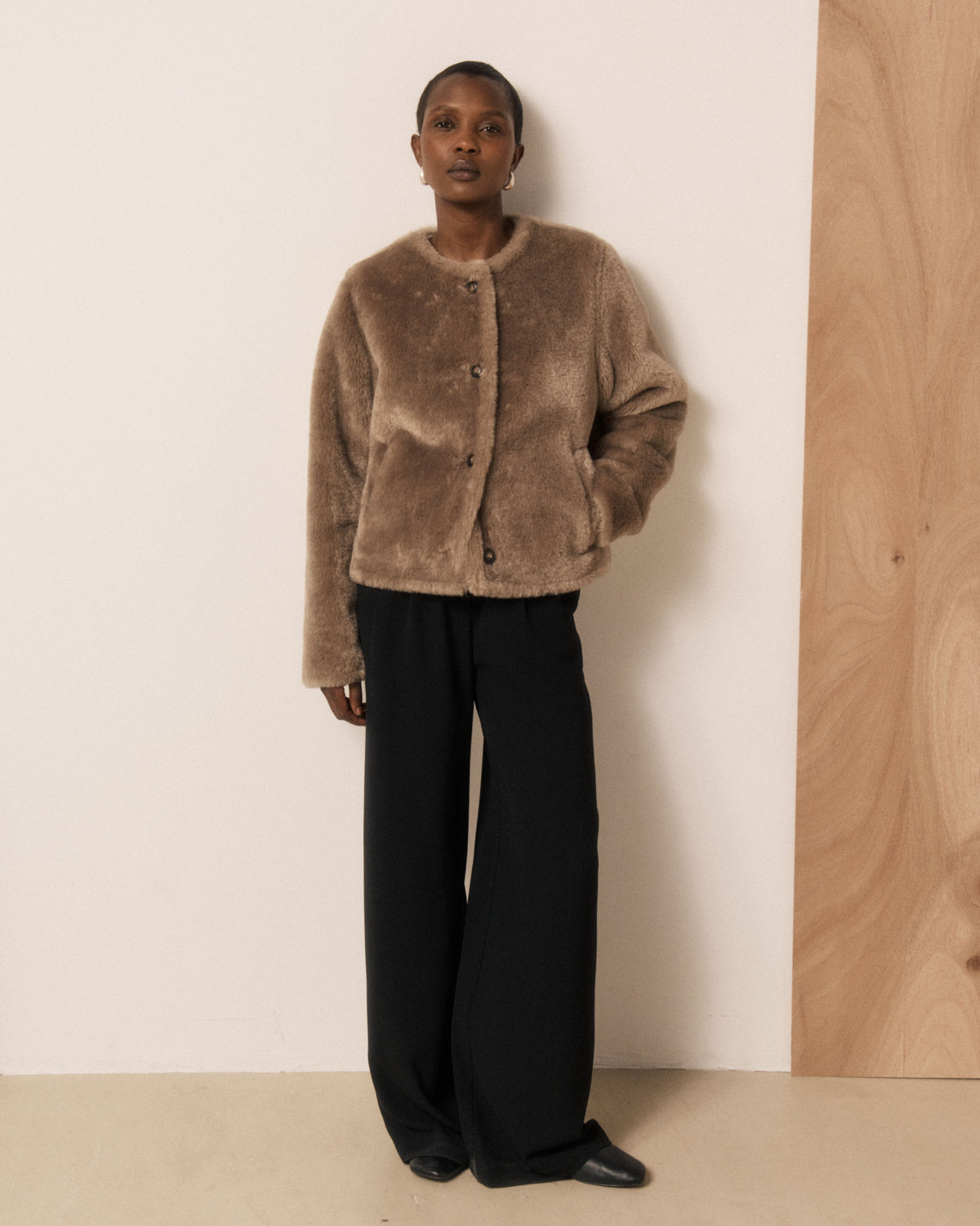 Hartford Women's Vigo Woven Jacket in taupe, stylish women's outerwear featuring a textured woven design and tailored fit.