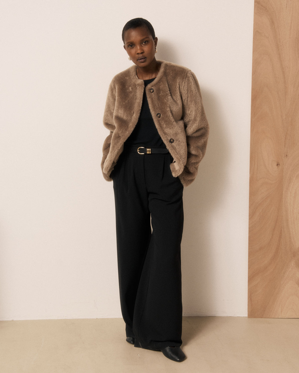 Hartford Women's Vigo Woven Jacket in taupe, stylish women's outerwear featuring a textured woven design.