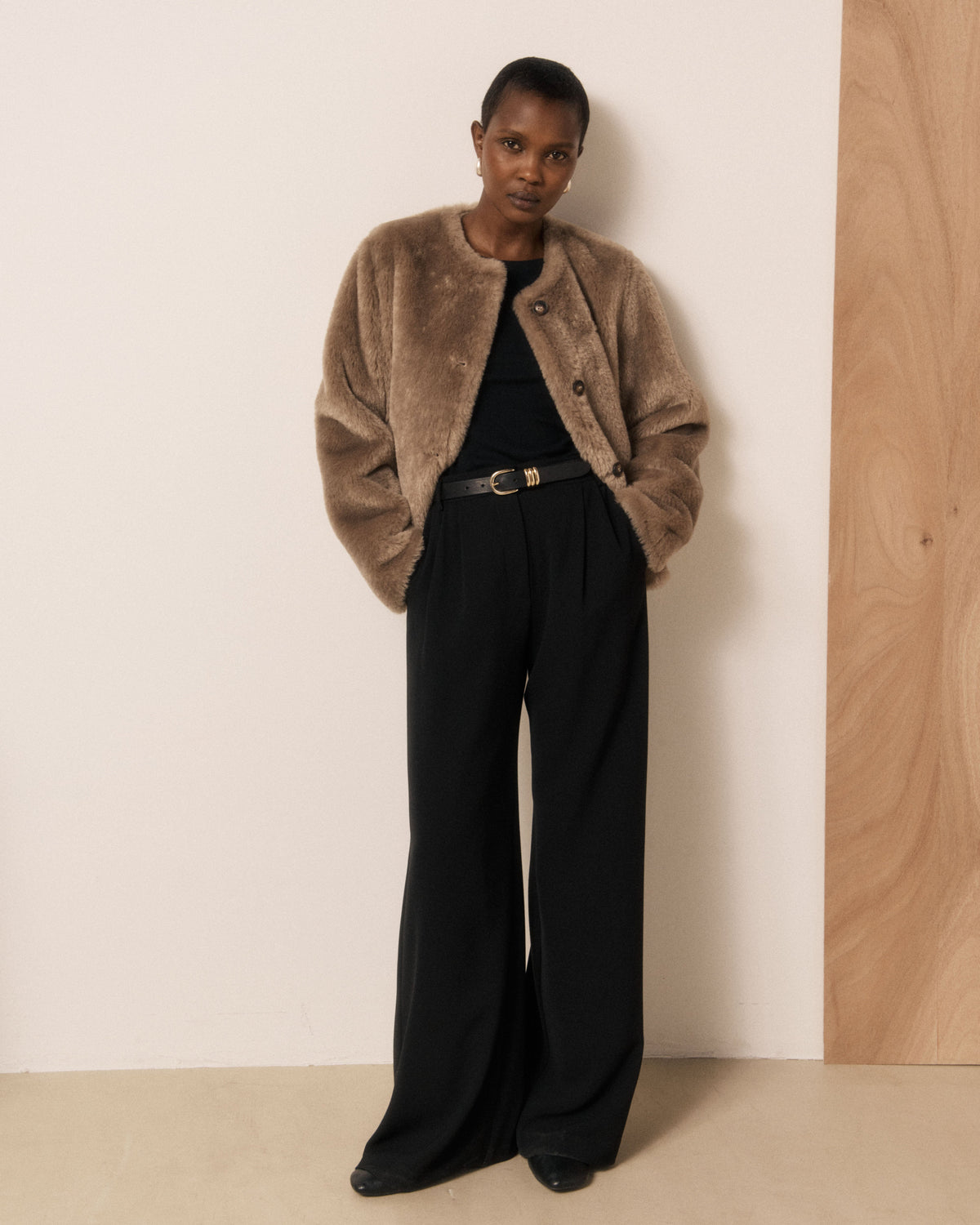Hartford Women's Vigo Woven Jacket in taupe, stylish women's jacket with woven texture, featuring a modern, versatile design.