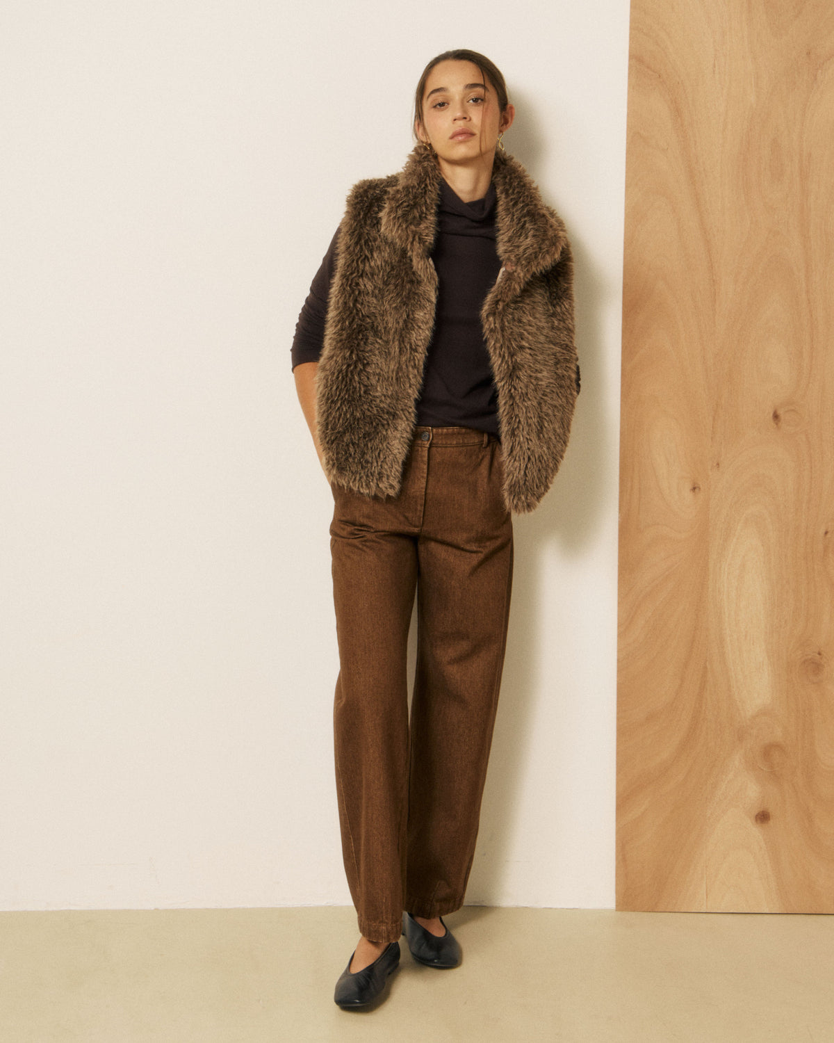 Verso Woven Vest - Glossy Brown