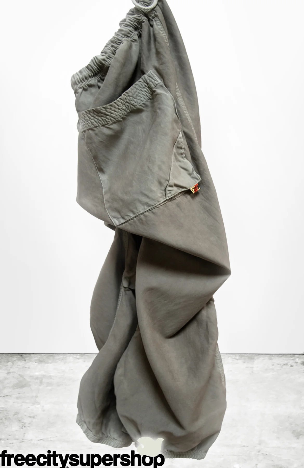 FreeCity MATTE/SATIN LOOSE DRAWCORD BIGGY PANT - Mud White Smoke