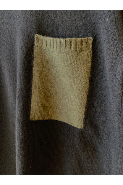 Cashmere Pocket Crew - Black/Olive - DUNE + SALT
