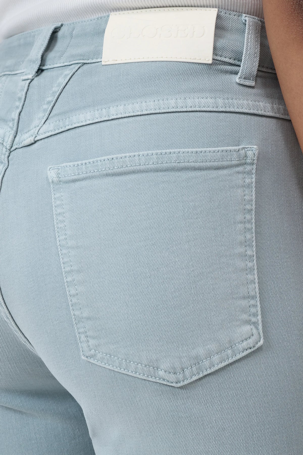 Closed Women's Pedal Pusher Relaxed Jean — Breeze Blue Gray