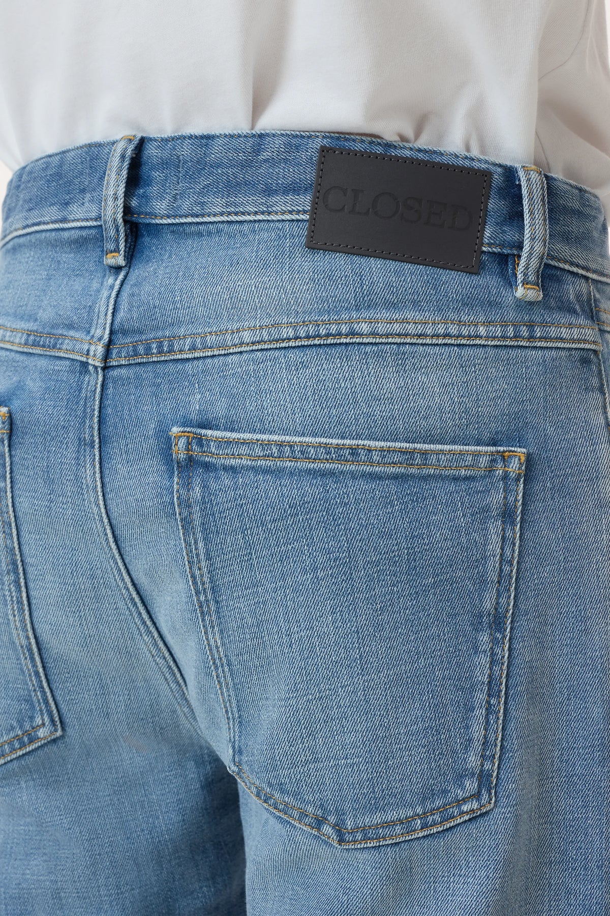 Closed Men's Cooper True Regular Jean - Mid Blue Slate Gray