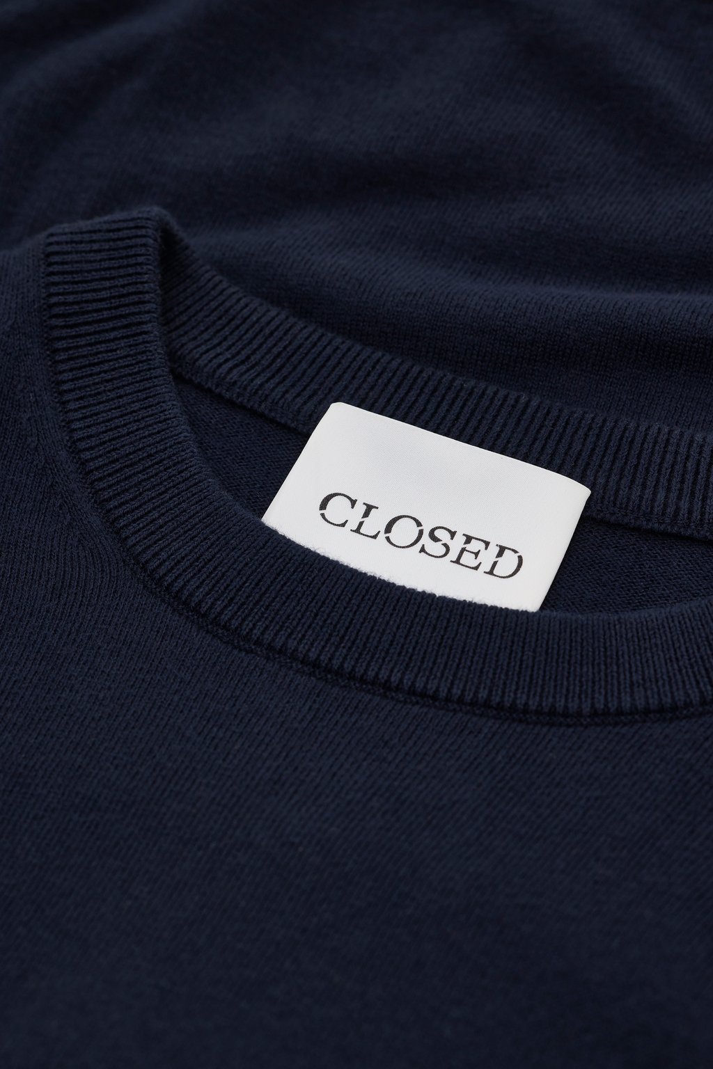 Closed Men's Fine-Knit Jumper — Dark Night Black