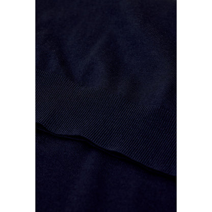 Men's dark night fine-knit crewneck jumper by Closed Men's, featuring a close-up view of the textured knit fabric.