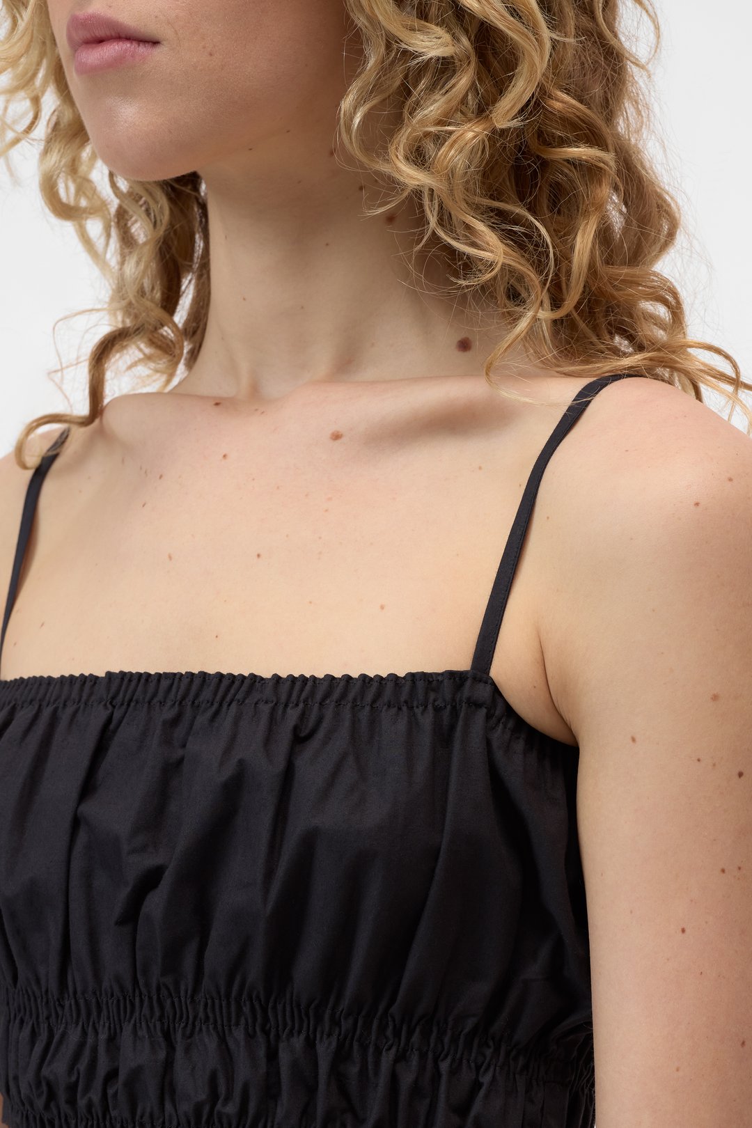 Closed Women's Gathered Top – Black Black